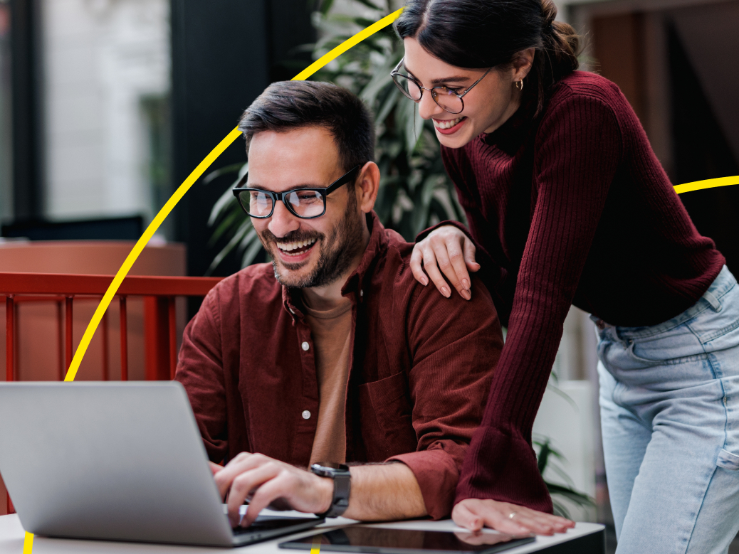 Compañeros de trabajo utilizando Fibra PRO-DIGI 10Gb